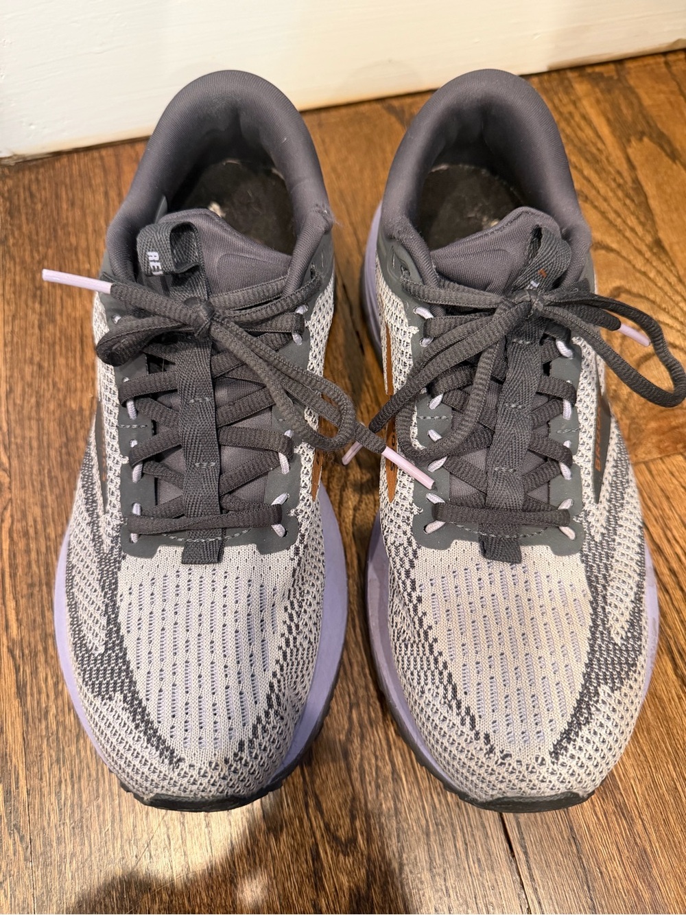 Women’s brooks running shoes - Picture 2 of 10
